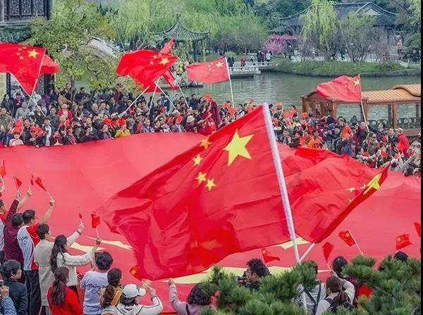 爱吃叶子的毛毛虫